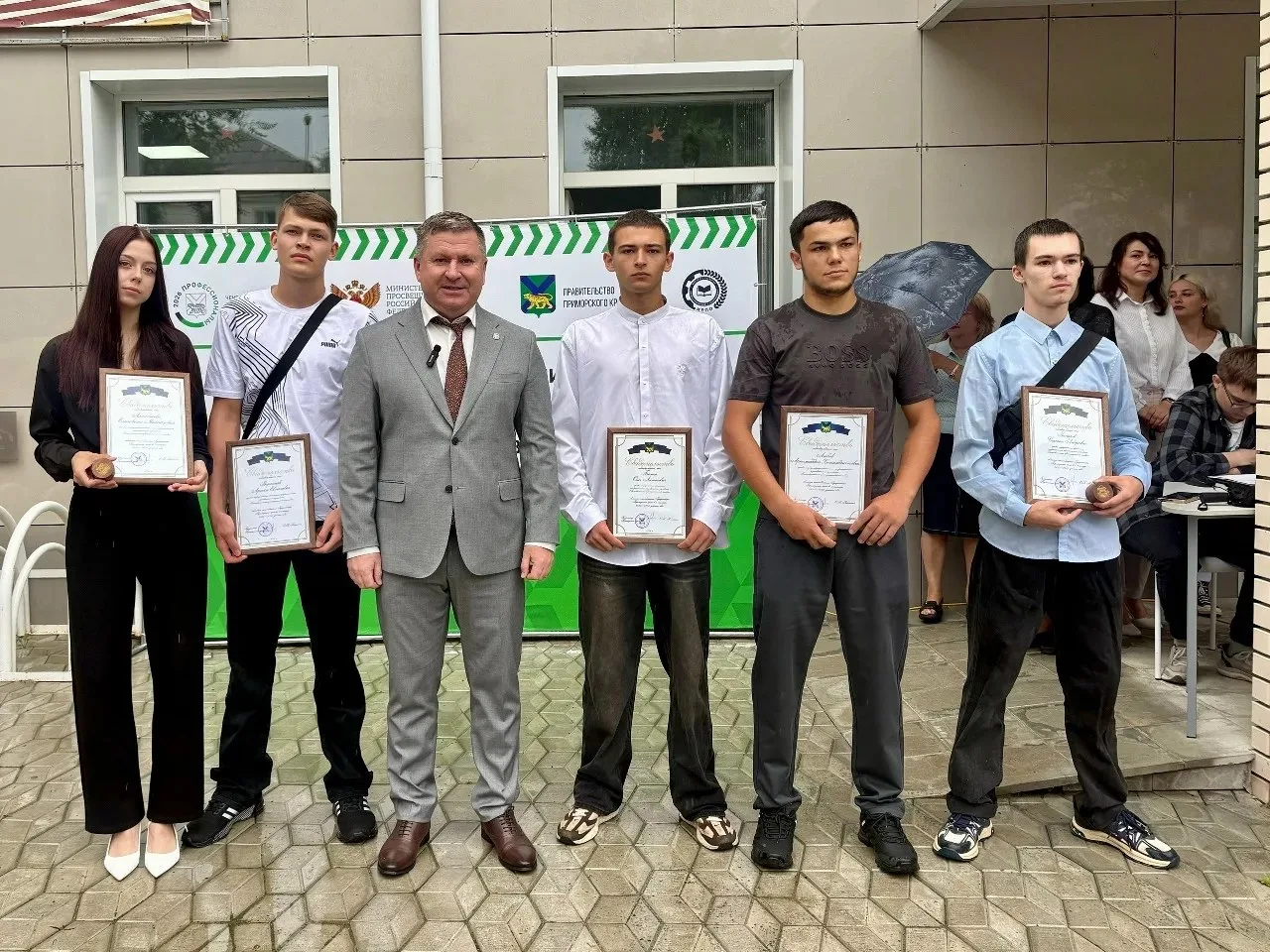 Все дороги ведут в Большой Камень: колледж собрал первокурсников со всей страны