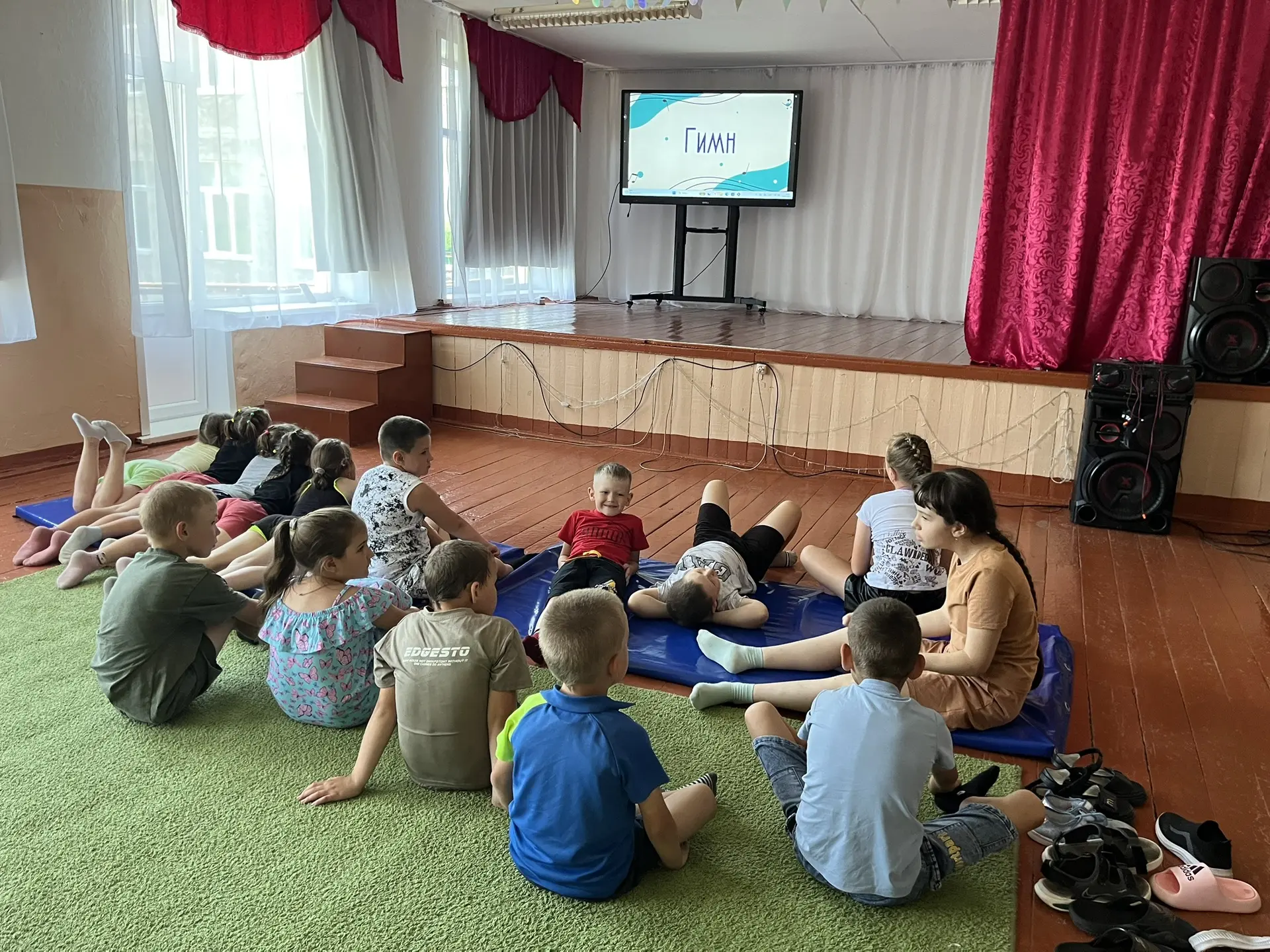 ВСЕРОССИЙСКАЯ АКЦИЯ « РОДИНОЙ ГОРЖУСЬ»🇷🇺

✨Первые Верх-Ануйской школы приняли участие во Всероссий