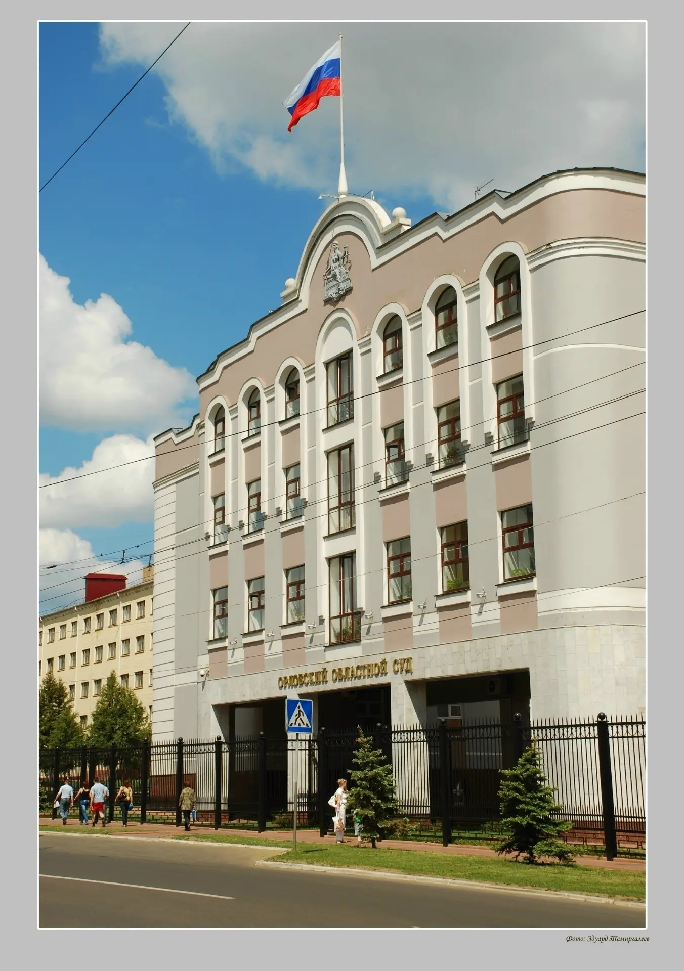 С помощью примирительной процедуры урегулирован спор между участниками долевой собственности
 
Не вс