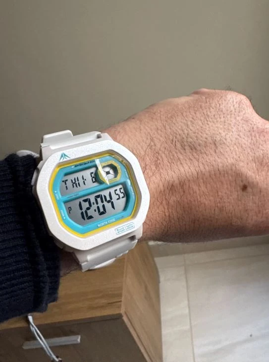 Спортивные часы в стиле G-Shock