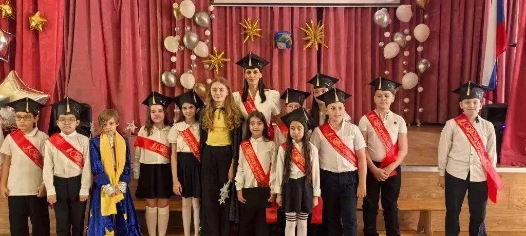 ✨  В  нашей школе  прошли  выпускные 4 класса.  Ребята попрощались с начальной школой, с любимыми уч