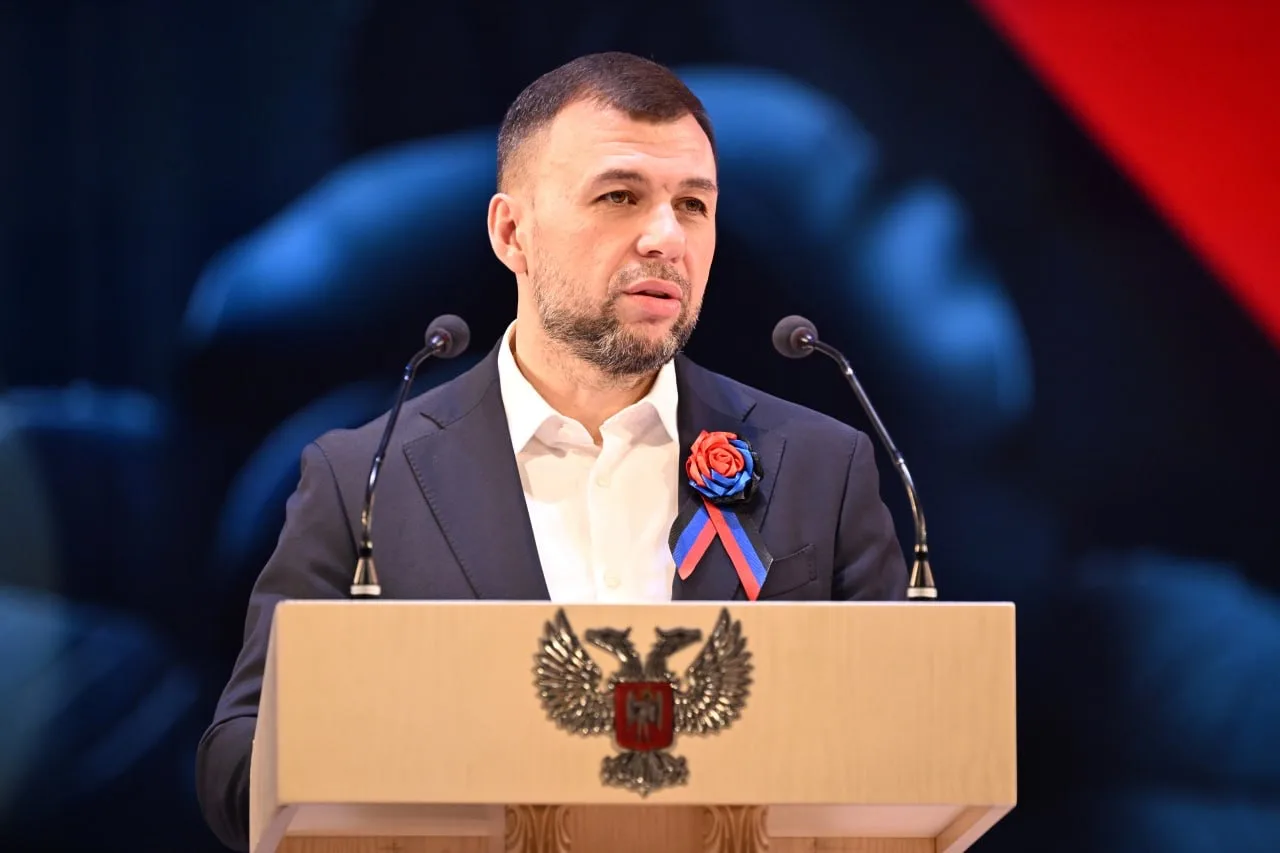 В День Донецкой Народной Республики наградил отличившихся земляков.
