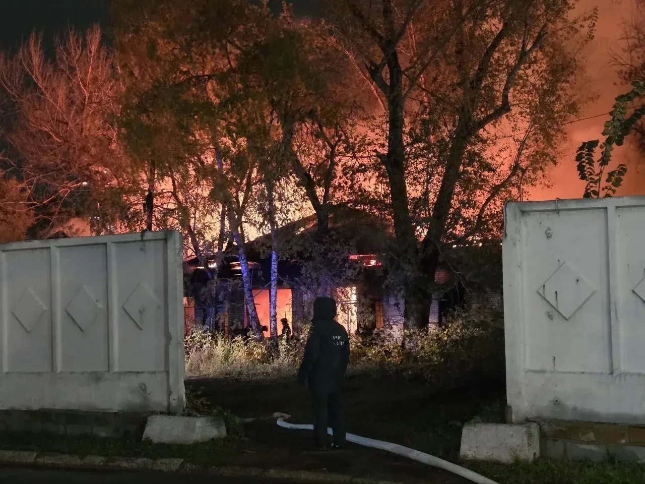 ❗️ Ночной пожар в Больничном переулке тушили более трёх часов