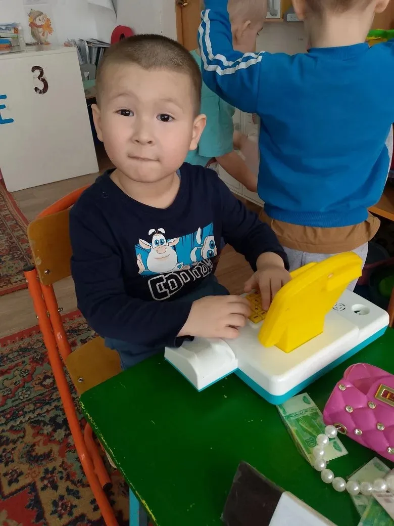 Дорогие ребята и уважаемые родители!
Сегодня у нас особенный день, ведь у Алана Е. — день рождения! 