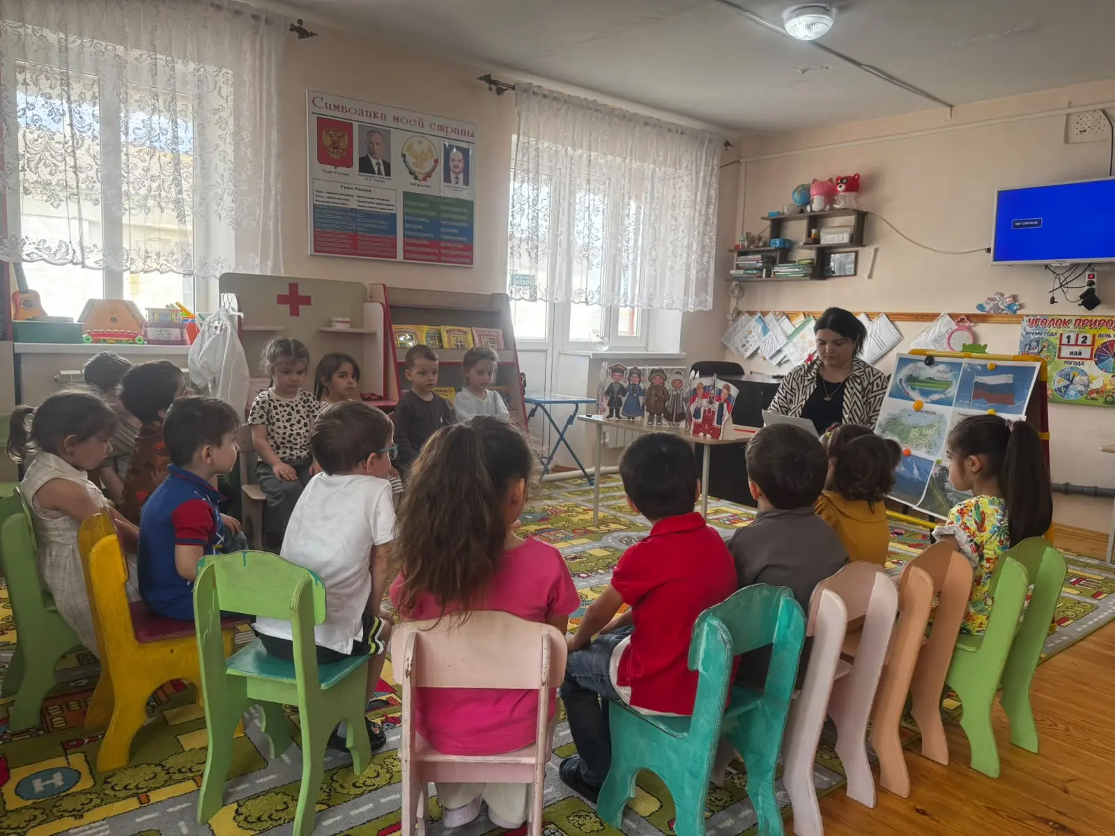 «Россия начинается с меня»: в нашем детском саду прошли «Разговоры о важном», посвящённ...