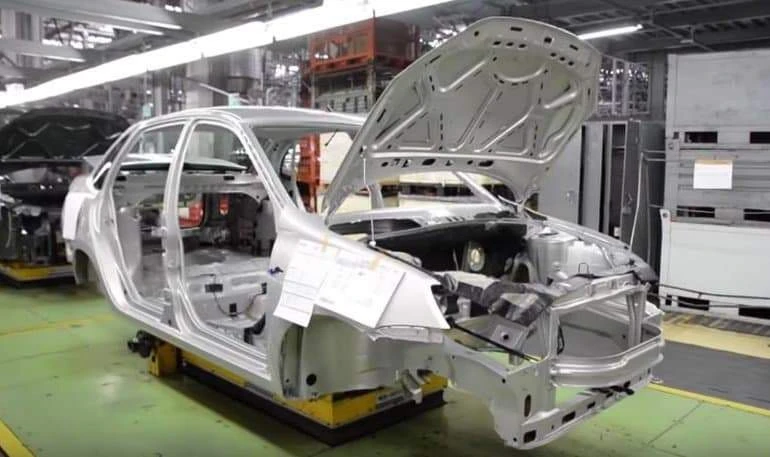🛠🚗 АвтоВАЗ показал, как реально проверяют зазоры LADA — и это уже не «как пойдёт», а почти ювелирка 