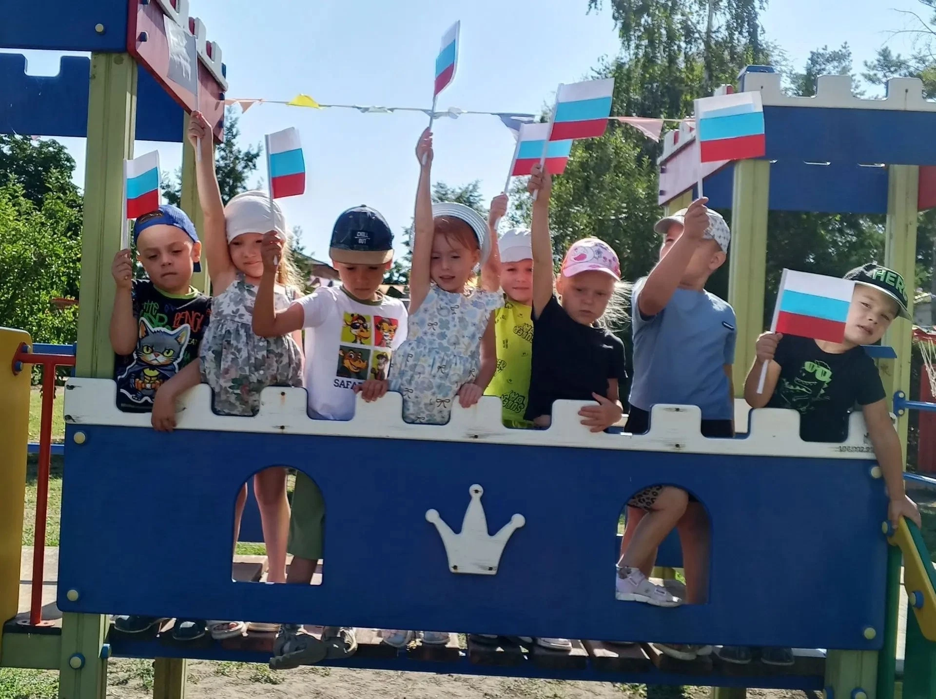 Приобщение детей 👨‍👩‍👧‍👦 к государственной символике Российской Федерации 🇷🇺  -  ...