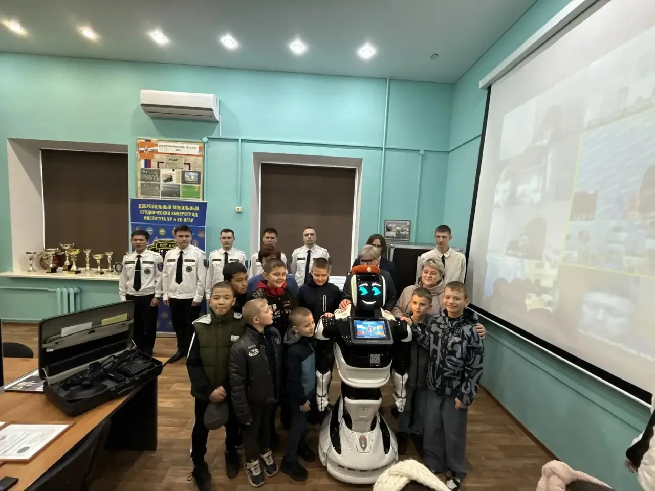 🚜 «Я в Агро»: 4Б открывает мир профессий!  Наши четвероклассники вместе с классным руководителем отп