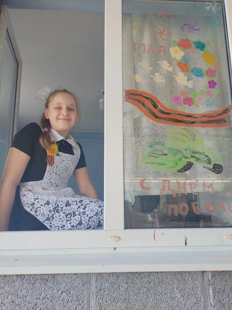 Иващенко Елена, ученица 5 класса участвует в акции "Окна Победы!"