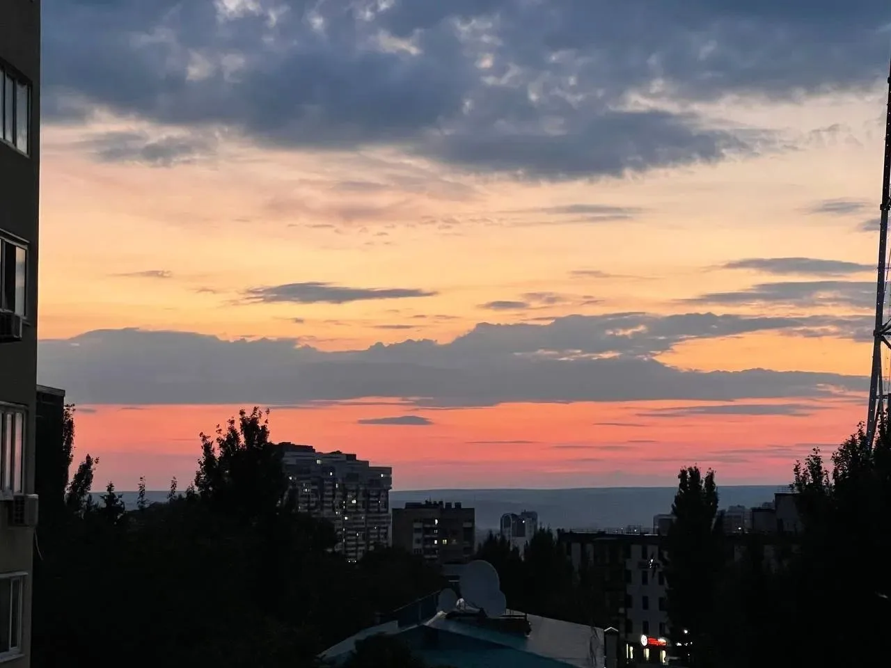 Белый. Синий. Красный

Небо поздравило самарцев с Днем России.

📸 Не верите? Вглядитесь!

ГТРК Сама