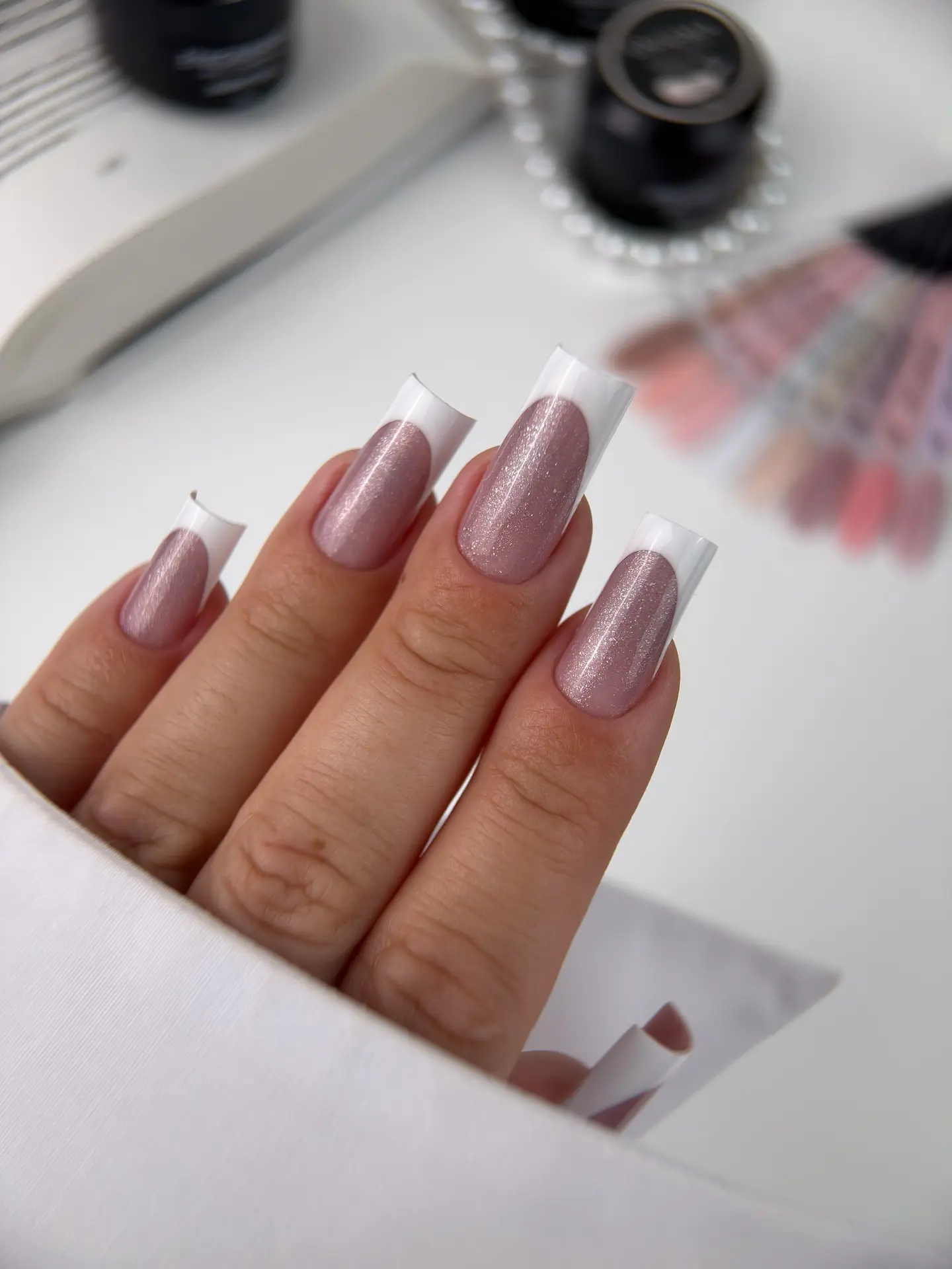 Кажется, мы открыли серию френчей 😅👌🏻 на ВСЕЙ коллекции гелей от бренда ❤️ Что скаже...