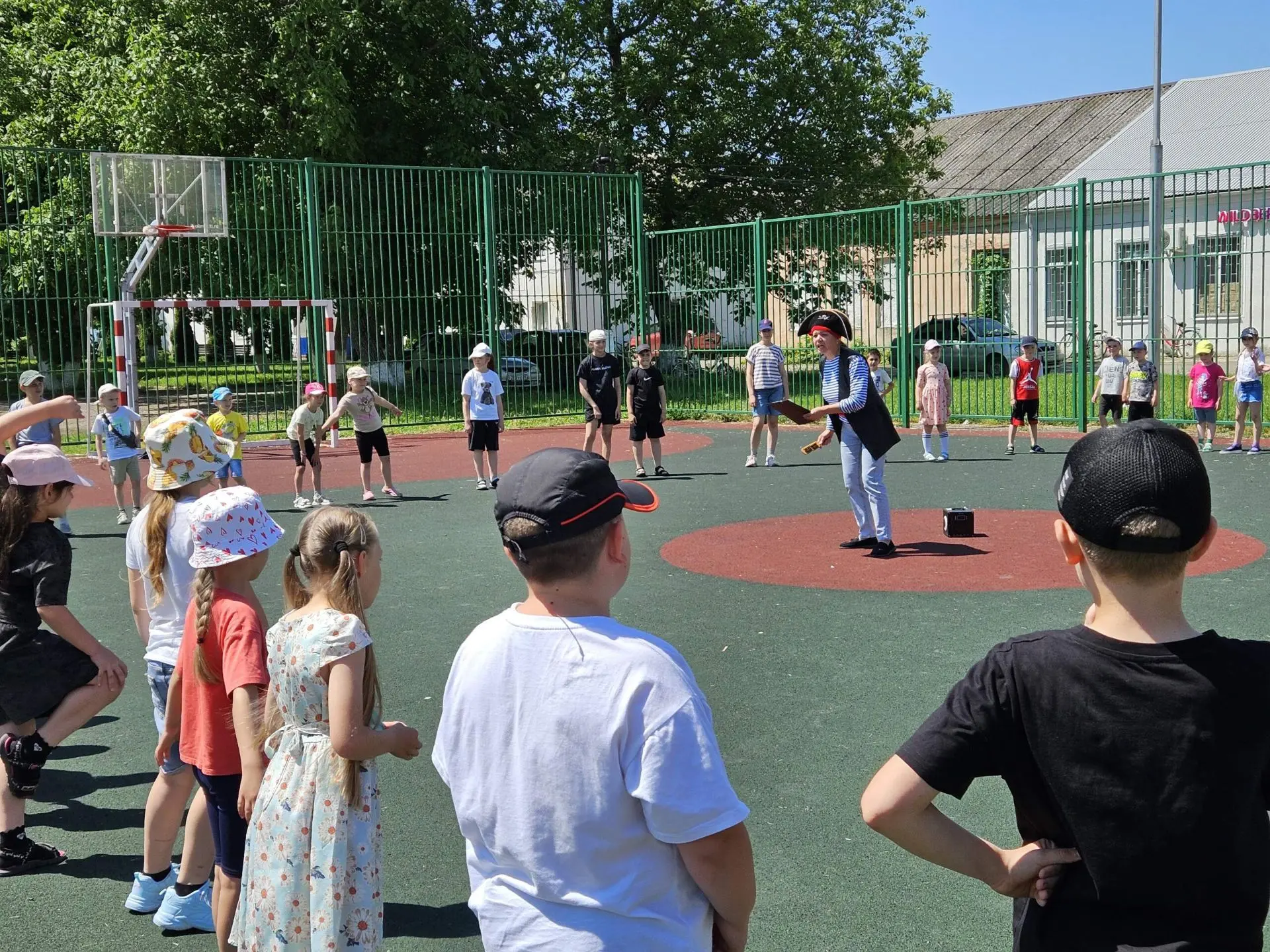 🏝️ Незабываемый день на острове «Детство» для воспитанников приюта Новоалександровского центра
Площ