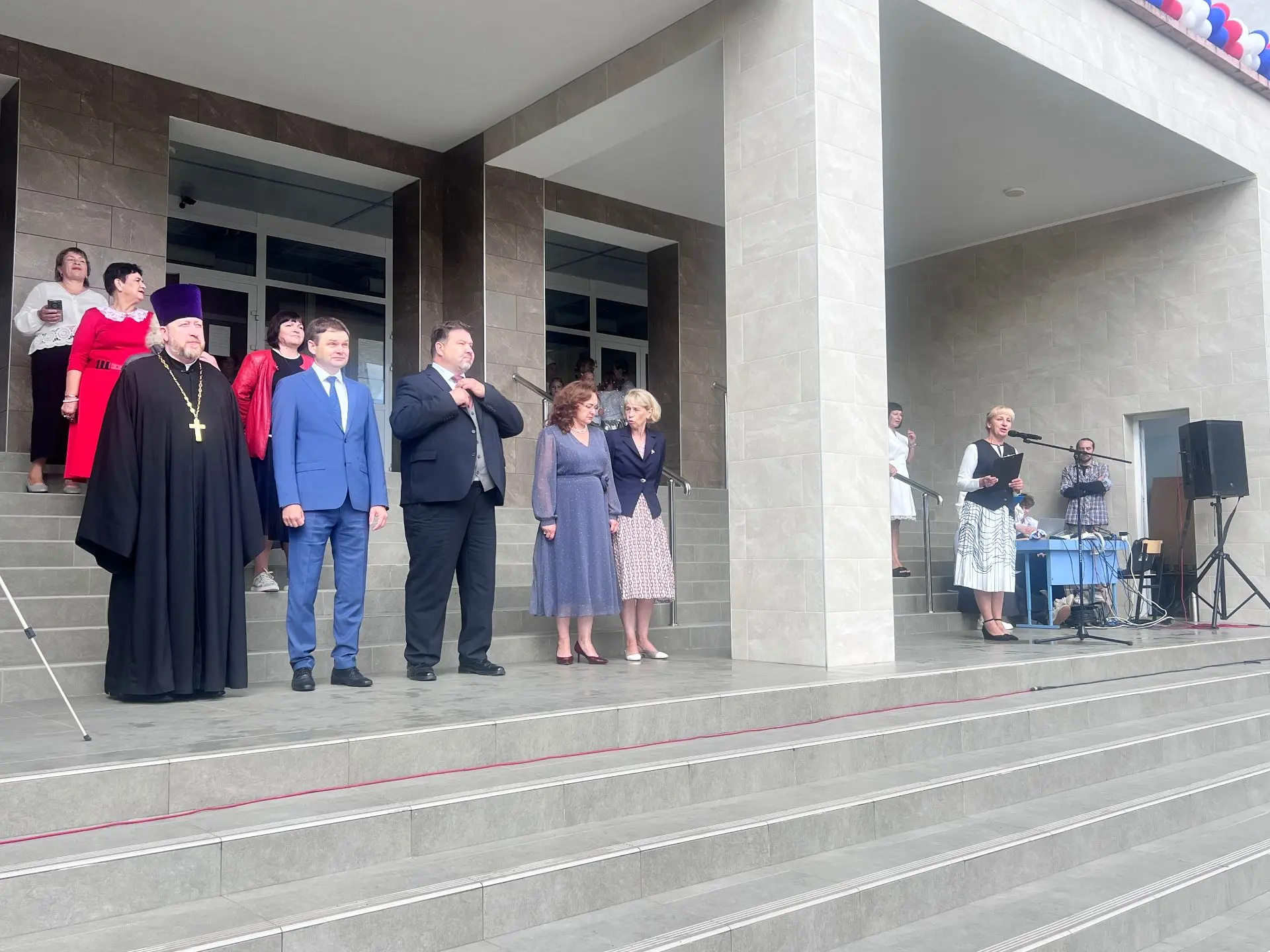 Сегодня наша школа вновь открыла свои двери навстречу новым открытиям, ярким событиям и...