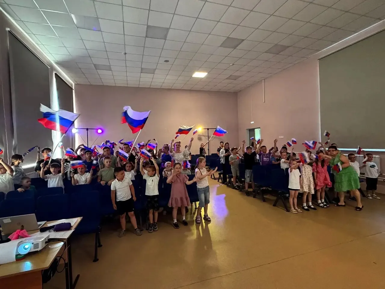 Россия в сердце каждого! ❤️🇷🇺

В школьном лагере нашего центра образования прошел праздничный конц