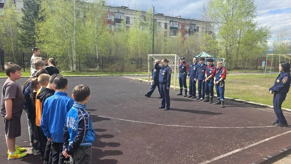 Представители Всероссийского студенческого корпуса спасателей, провели для ребят интересную профилак
