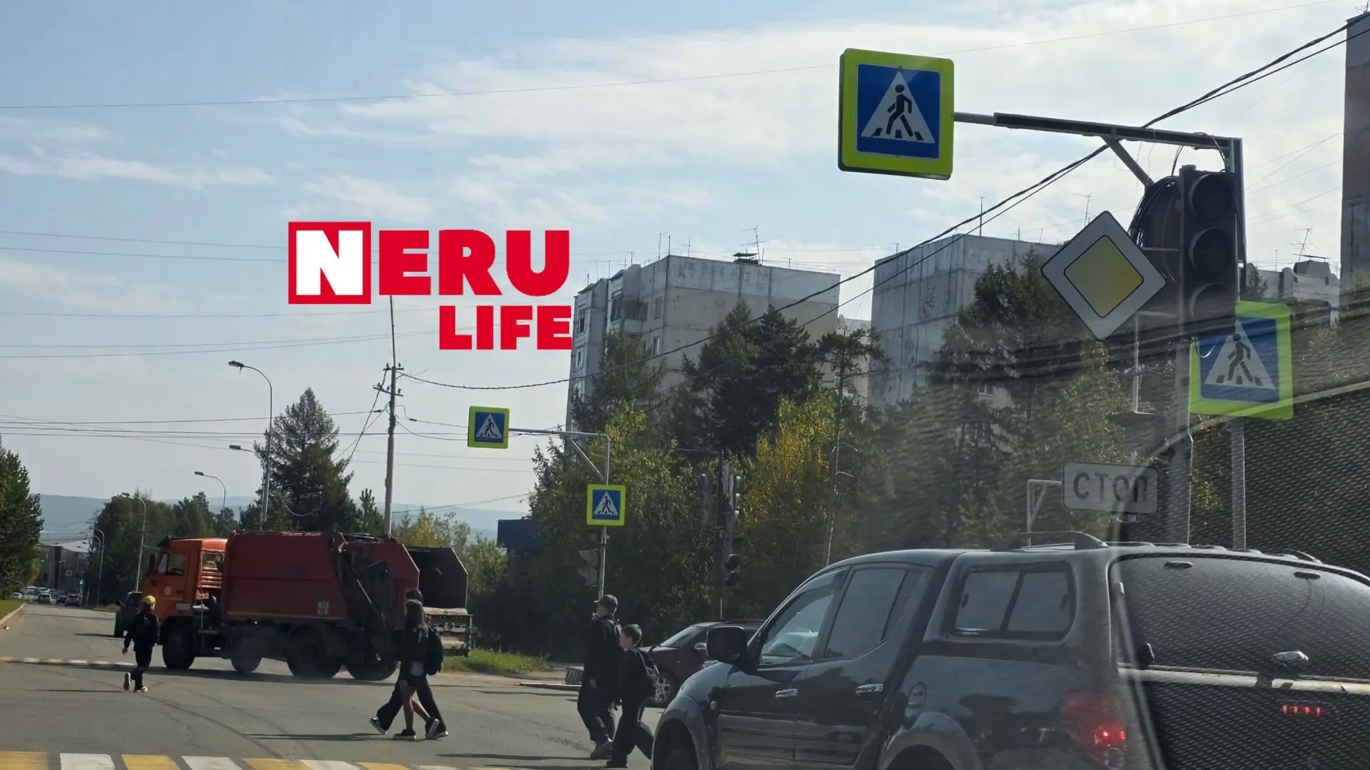 Возле магазина Дежурный не работает светофор после вчерашнего дтп