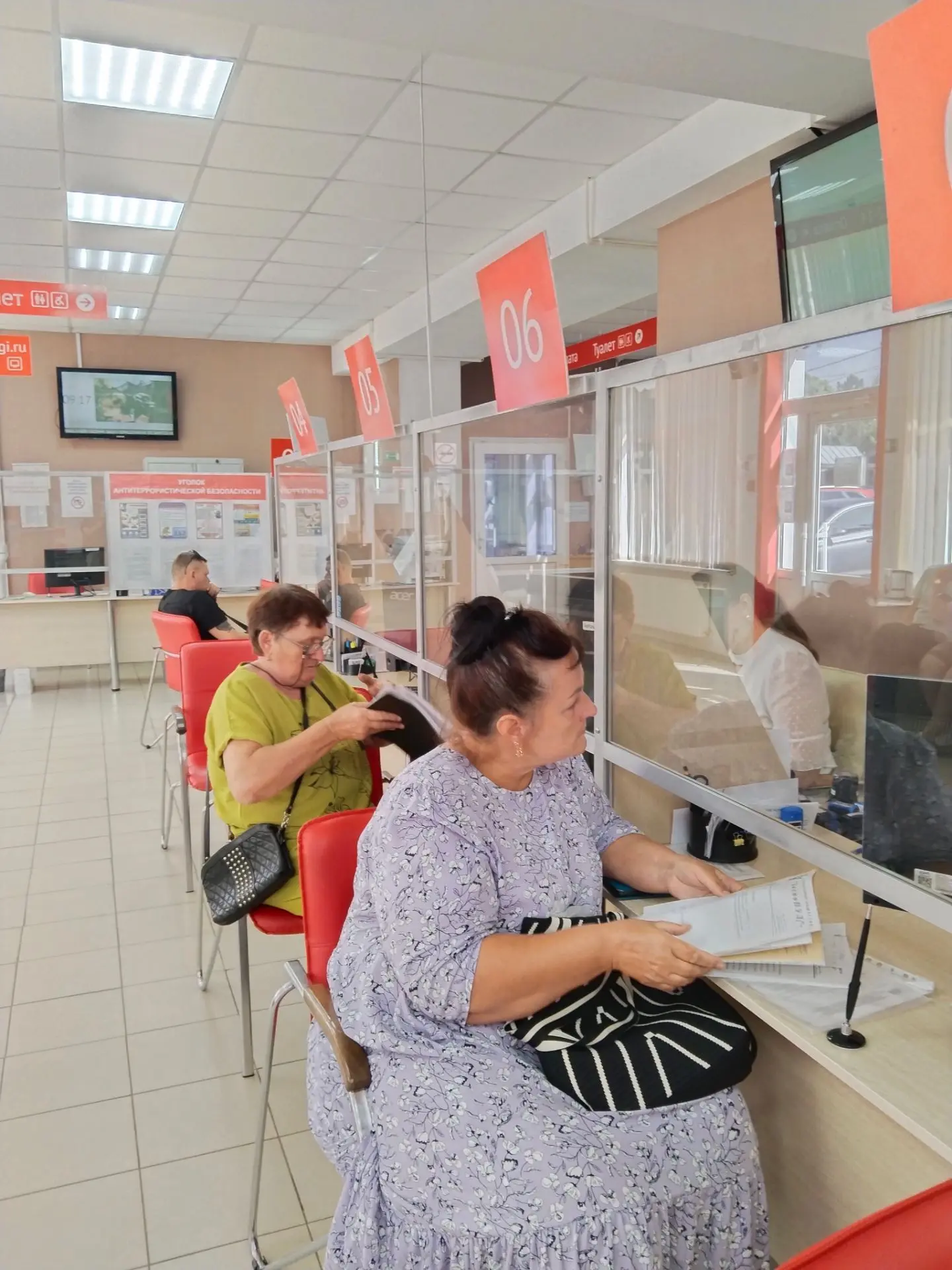 Сегодня профессиональный праздник у работников МФЦ 

Выселковский МФЦ сегодня - это главный офис в р