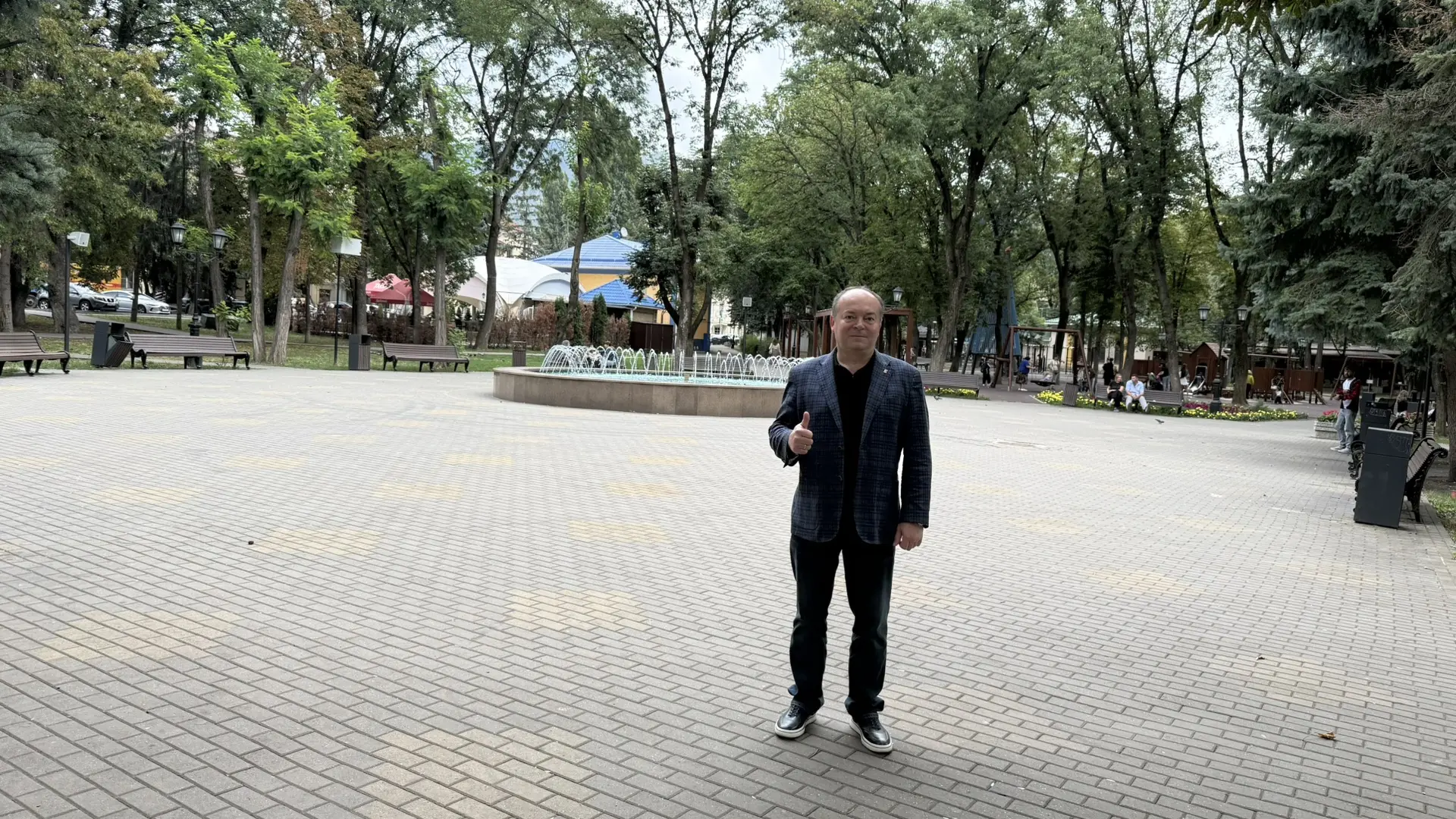 Сквер Анджиевского — место для отдыха в тени деревьев после прогулки.