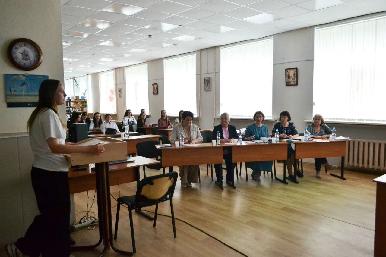 Студенты групп Б‑3 и СП‑3 защитили дипломные проекты (работы)

18 июня студенты группы Б‑3 (Экономик