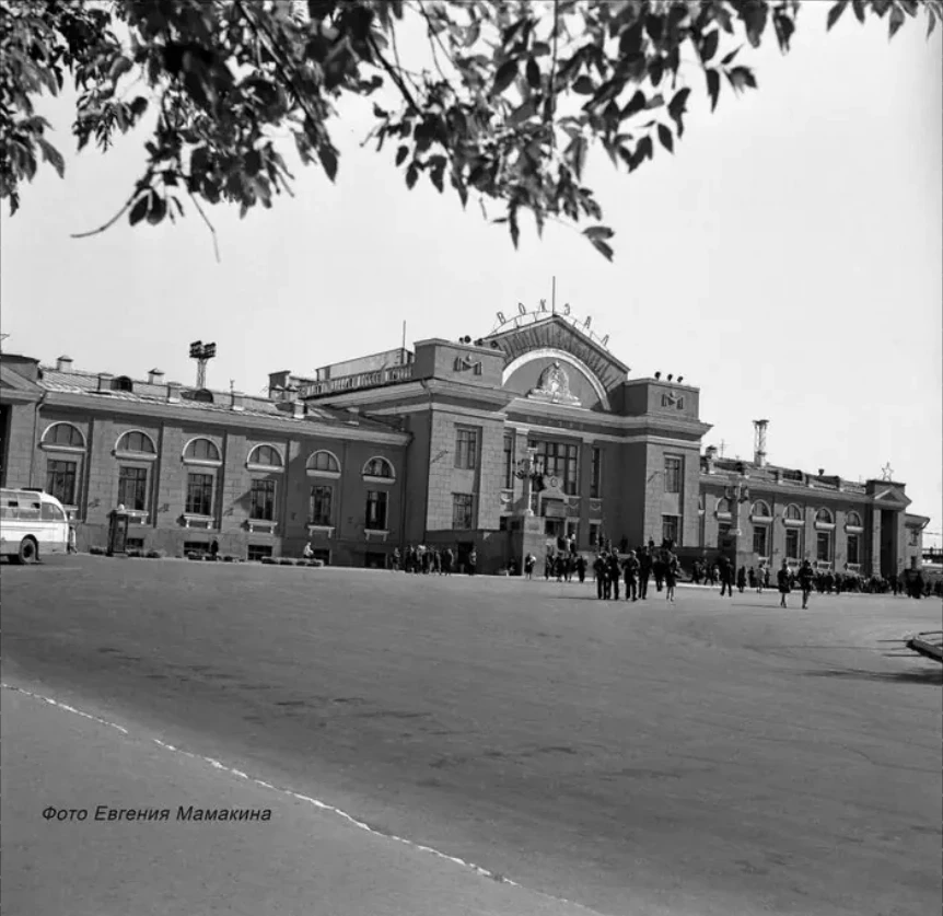 Ретроспектива. Омск. 1972-1975 гг. Железнодорожный вокзал.
Автор: Мамакин Е.