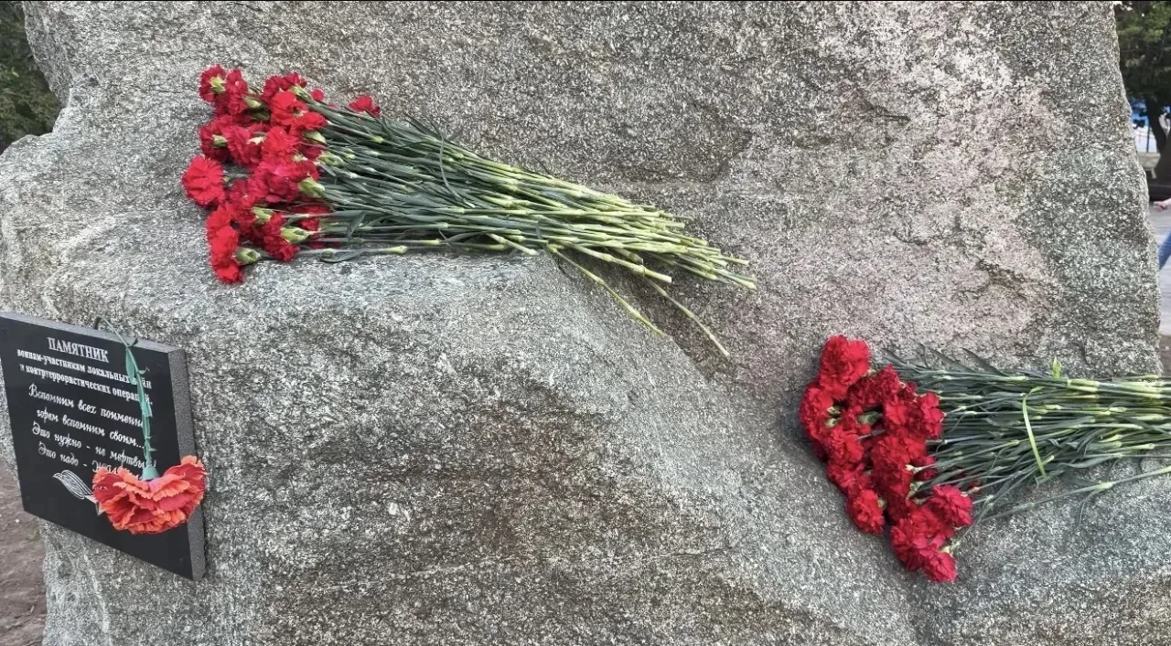 🕯 «Беслан. Прерванный урок»: в Элисте почтили память жертв трагедии