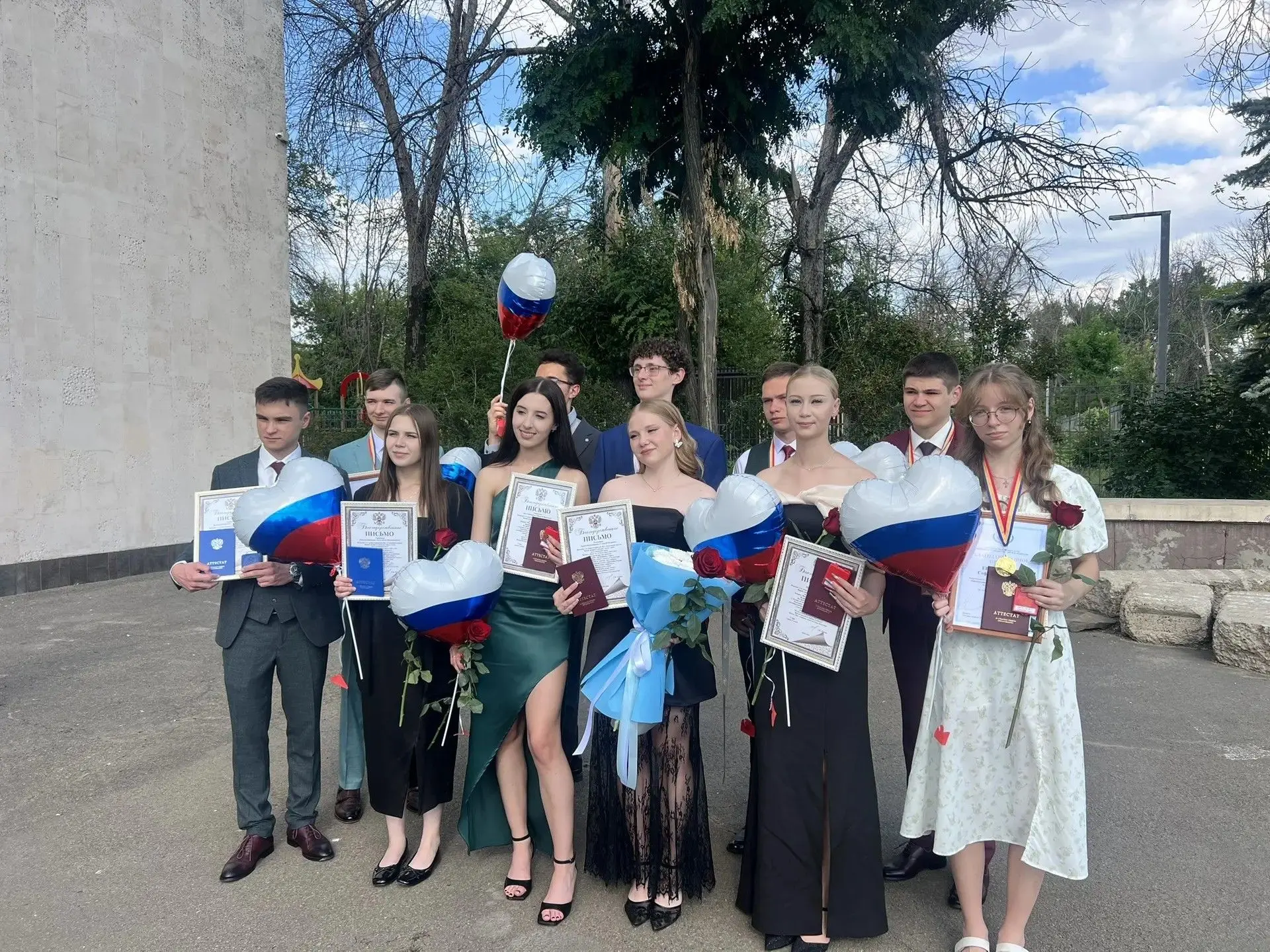 🇷🇺 Школьный Вестник
🏅 Бал медалистов: золотой фонд города Гуково

3 июля в Доме детского творчест