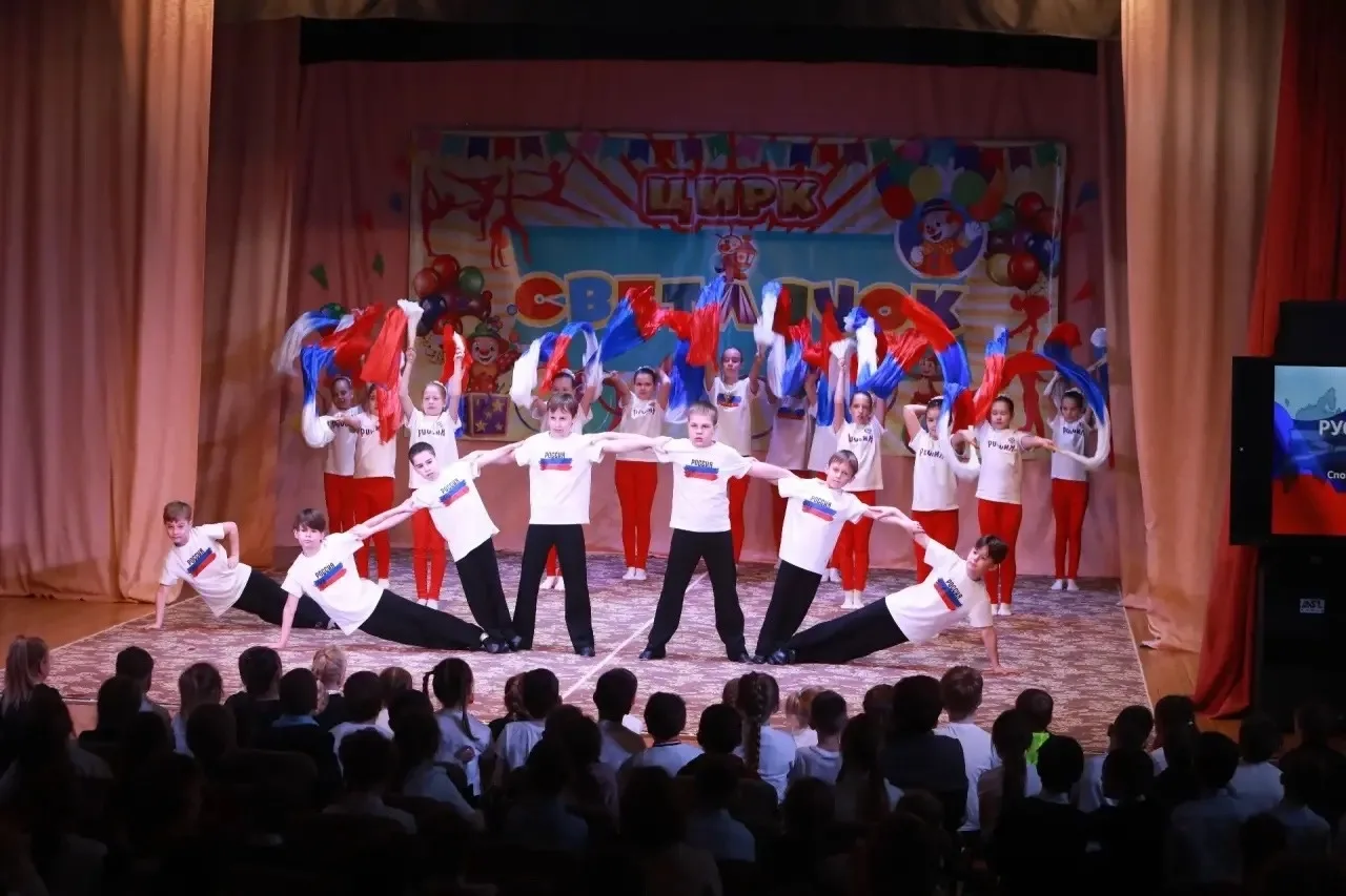 Цирк! Цирк! Цирк! 🎪    13, 16 и 17 марта на школьной сцене состоялись представления детской цирковой