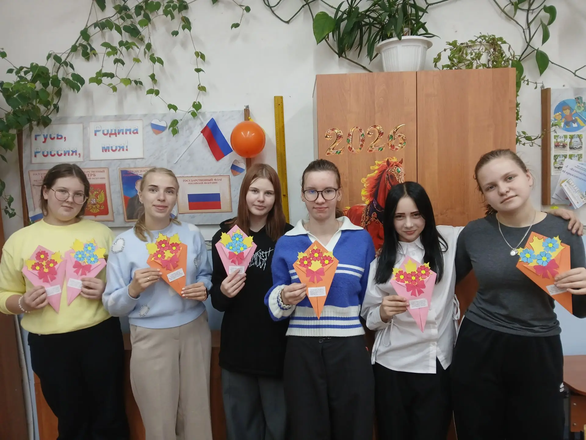 🍁Девчата из Совета Первых активно готовятся к Международному дню пожилого человека и Д...