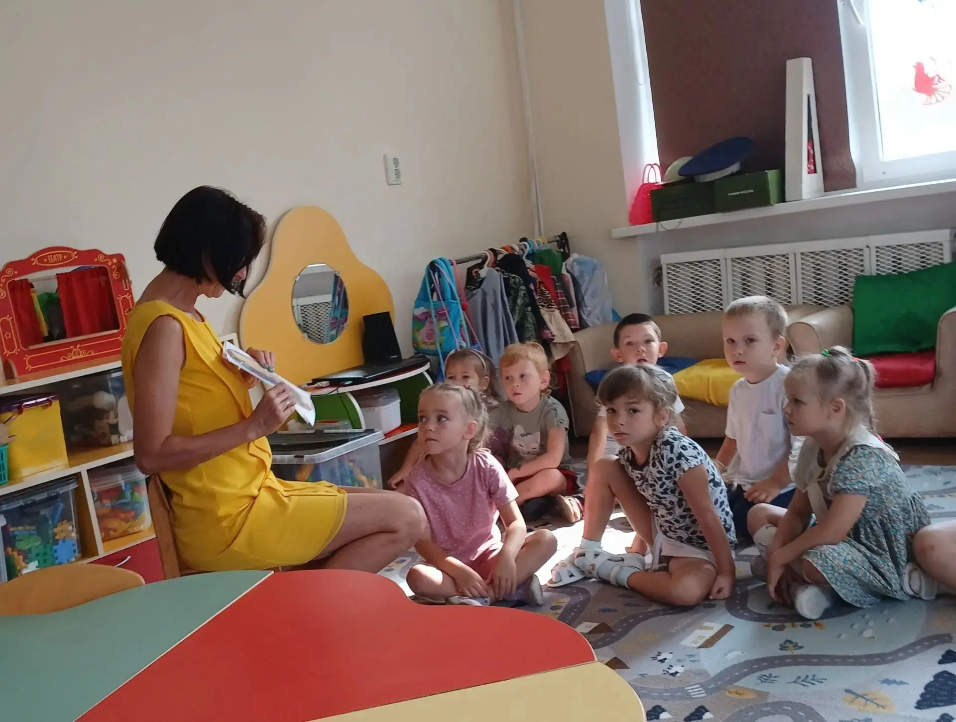 Давайте честно. Фраза «Не разговаривай с незнакомцами» устарела лет на 20.