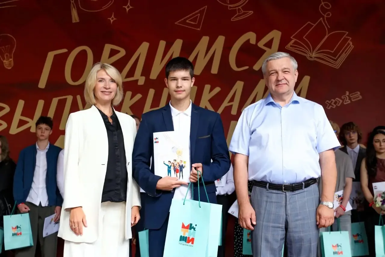 💥Выпускники Лицея № 34 стали участниками торжественного праздника в парке Мира, посвящённого лучшим