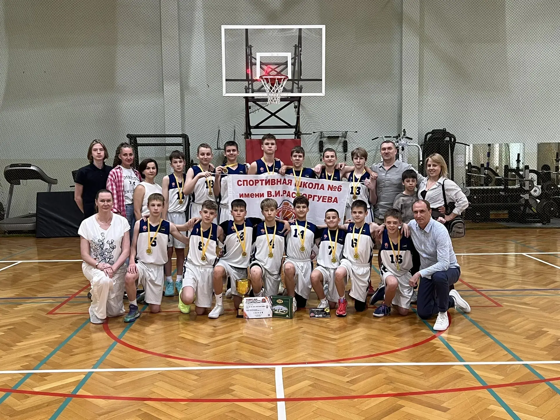 Кубок наш!🏆
🏀Вчера в Казани завершился Межрегиональный турнир по баскетболу среди юношей 2013 г.р.