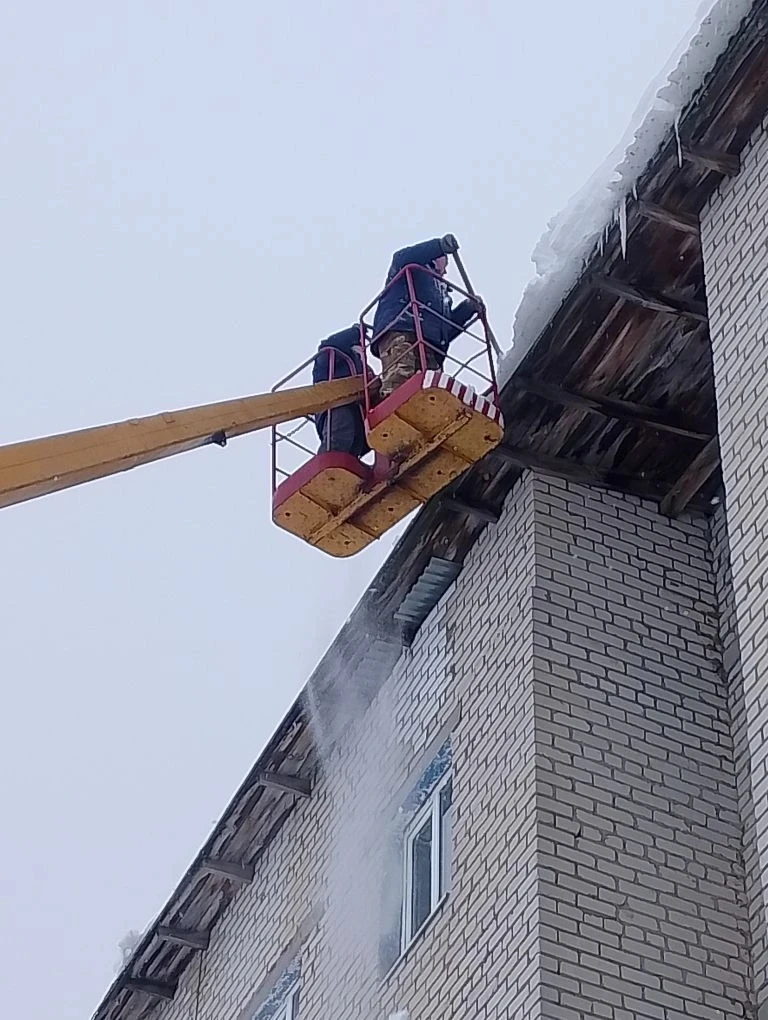 ООО_УК_АРДАТОВ продолжает расчистку крыш от снега!