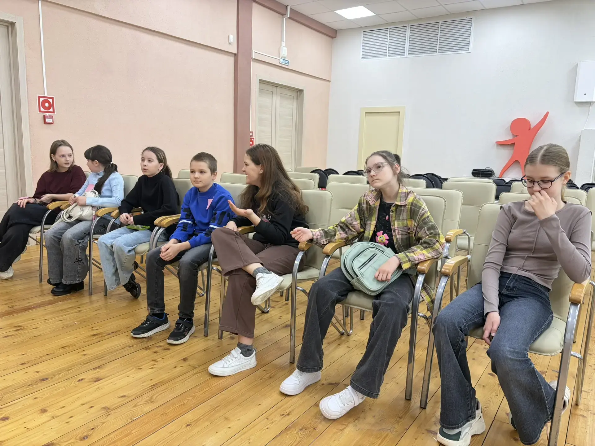 ✨ «Звёздный путь. Покорители Вселенной» — наша викторина ко Дню космонавтики! ✨  В нашей школе для 5