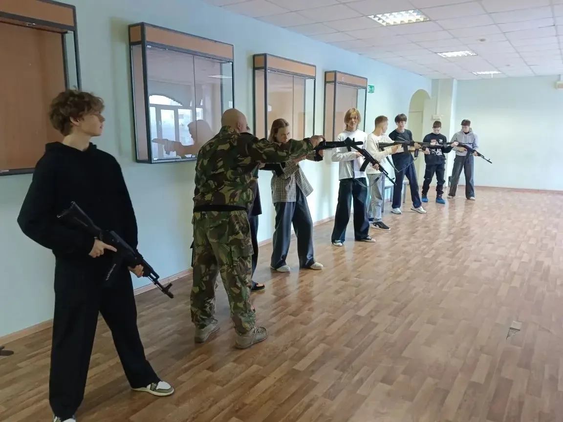 В самарской школе №175 состоялось практическое занятие по основам безопасности и начальной военной п