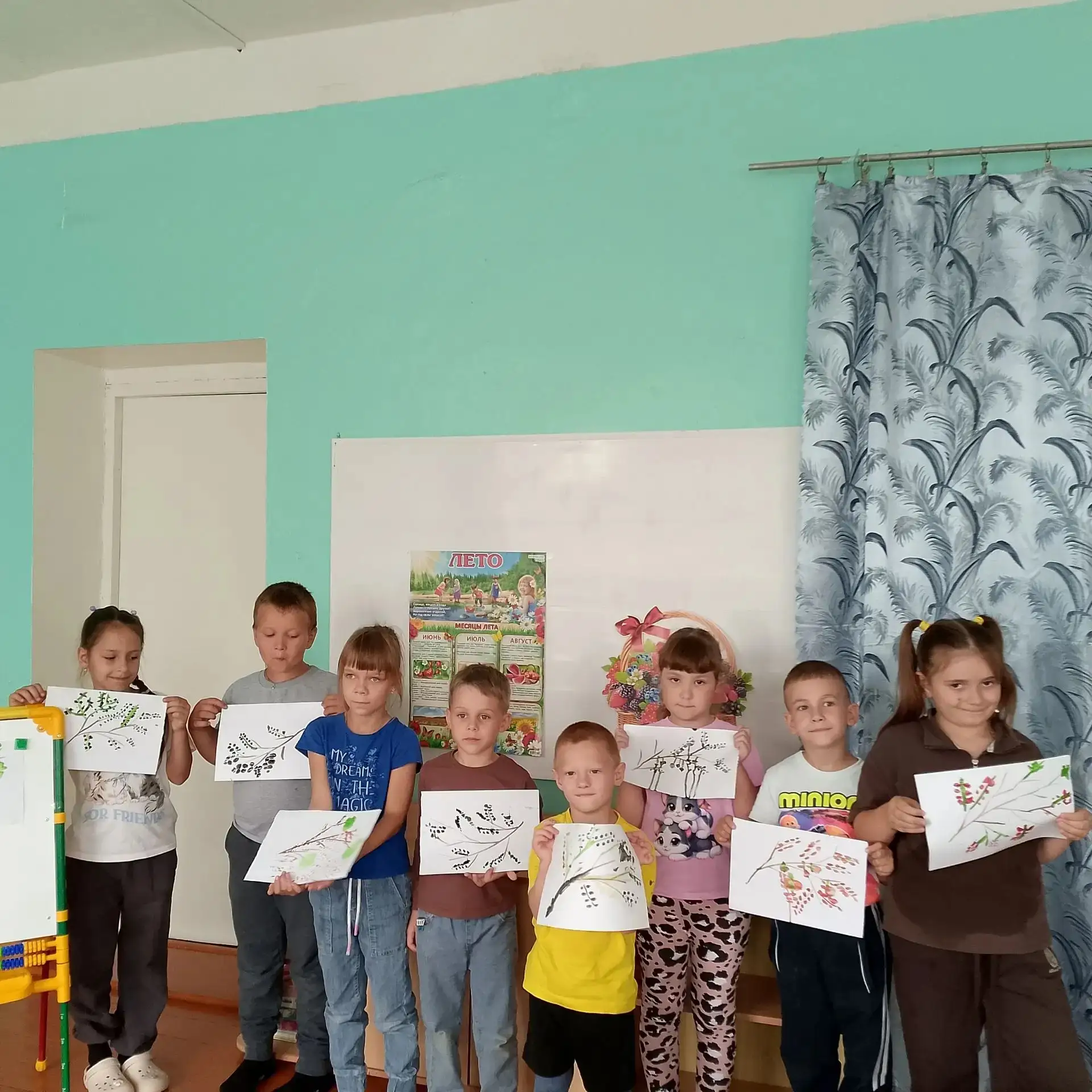 "День смородины"🍇🍒🍓

Сегодня, 14 июля у воспитанников разновозрастной группы #2  прошёл "День смо