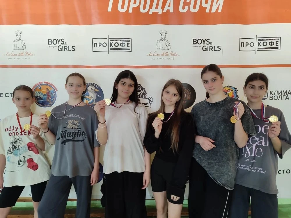 🏐 Спортивный азарт, поддержка трибун и настоящий командный дух — всё это было на школьном турнире «Н