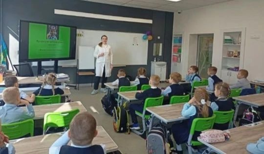 🟢Уроки с родителями! В 1В классе провела урок мама лицеистки Ковалёвой Алисии — Алла Алексеевна. Алл