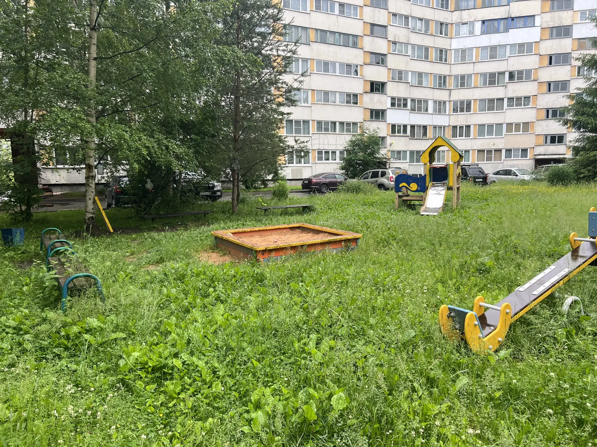 Дорогие друзья и жители округа!

По вашему обращению сегодня выехал и лично осмотрел состояние детск