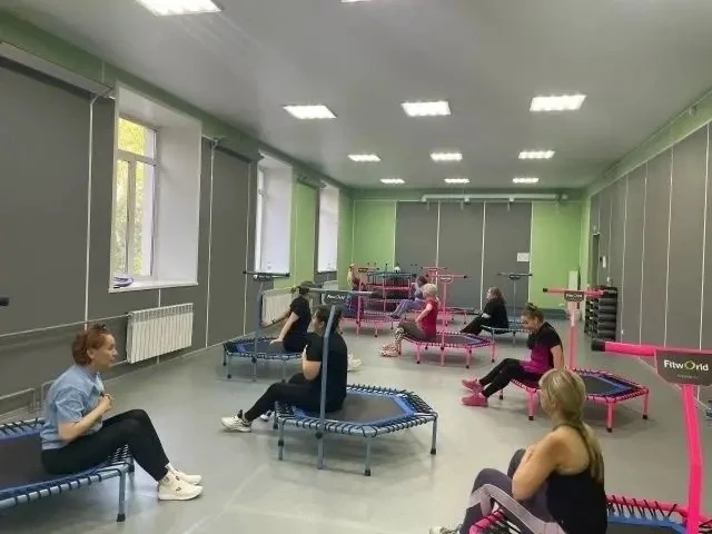 🏃‍♀️ Джампинг — это фитнес-программа, которая проводится на специальных шестиугольных ...
