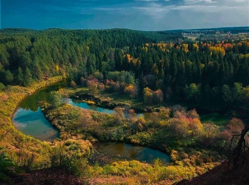 Шикарный осенний вид с горы Байгурезь.
