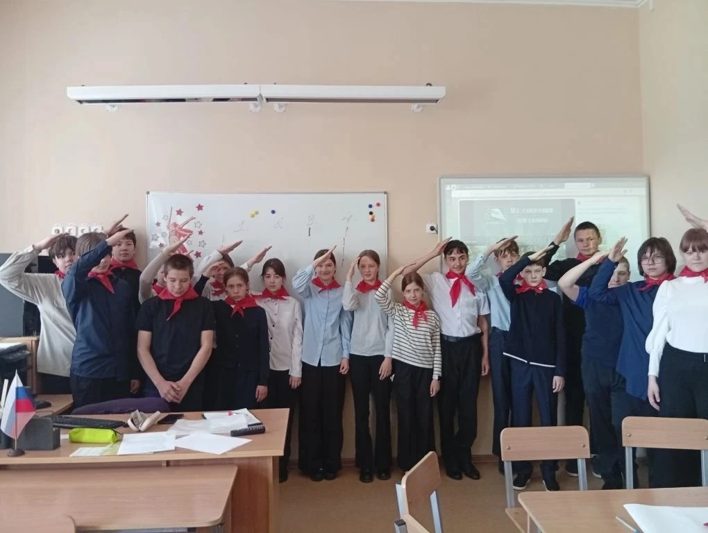 🎉 Вместе в будущее: игра, объединяющая поколения!
В честь Дня общественных объединений советник по 