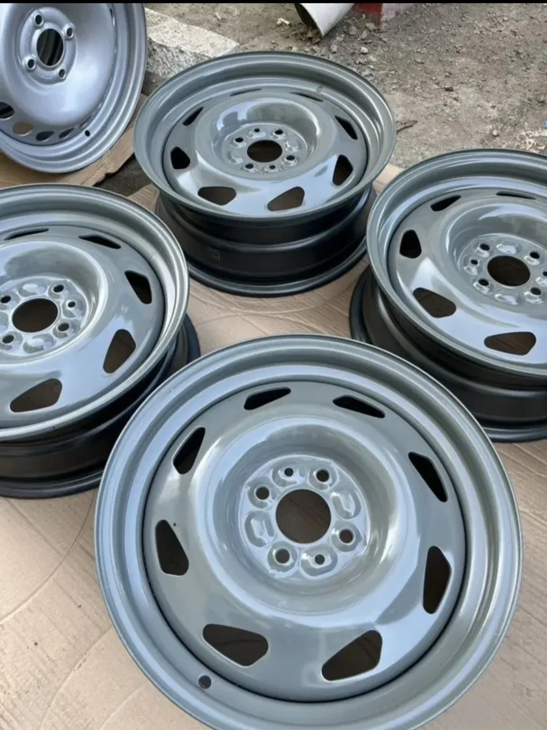 Продам зимние колеса с гранты .резина 195/55/15.тел +79771424618