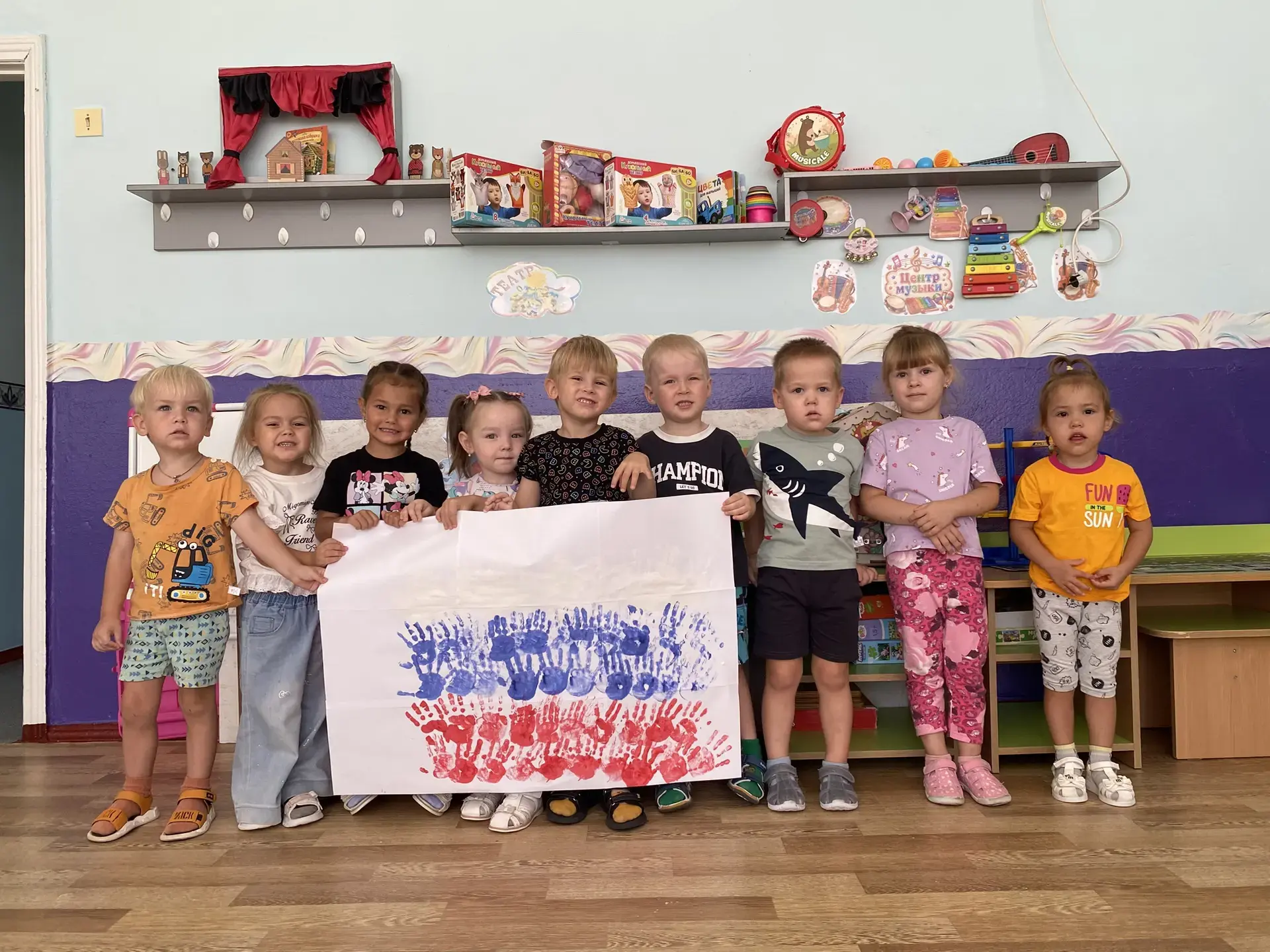 Сегодня мы с малышами  #группаФантазёры познакомились с государственным символом России...