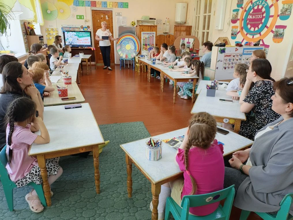 День Семьи — Семейная Радуга в старшей группе детского сада