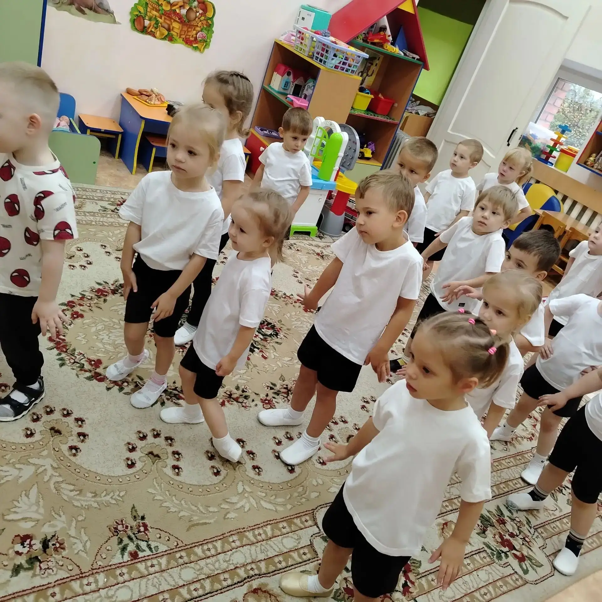 🏃‍♂️ Утро в младшей группе №15 — это про движение и радость!