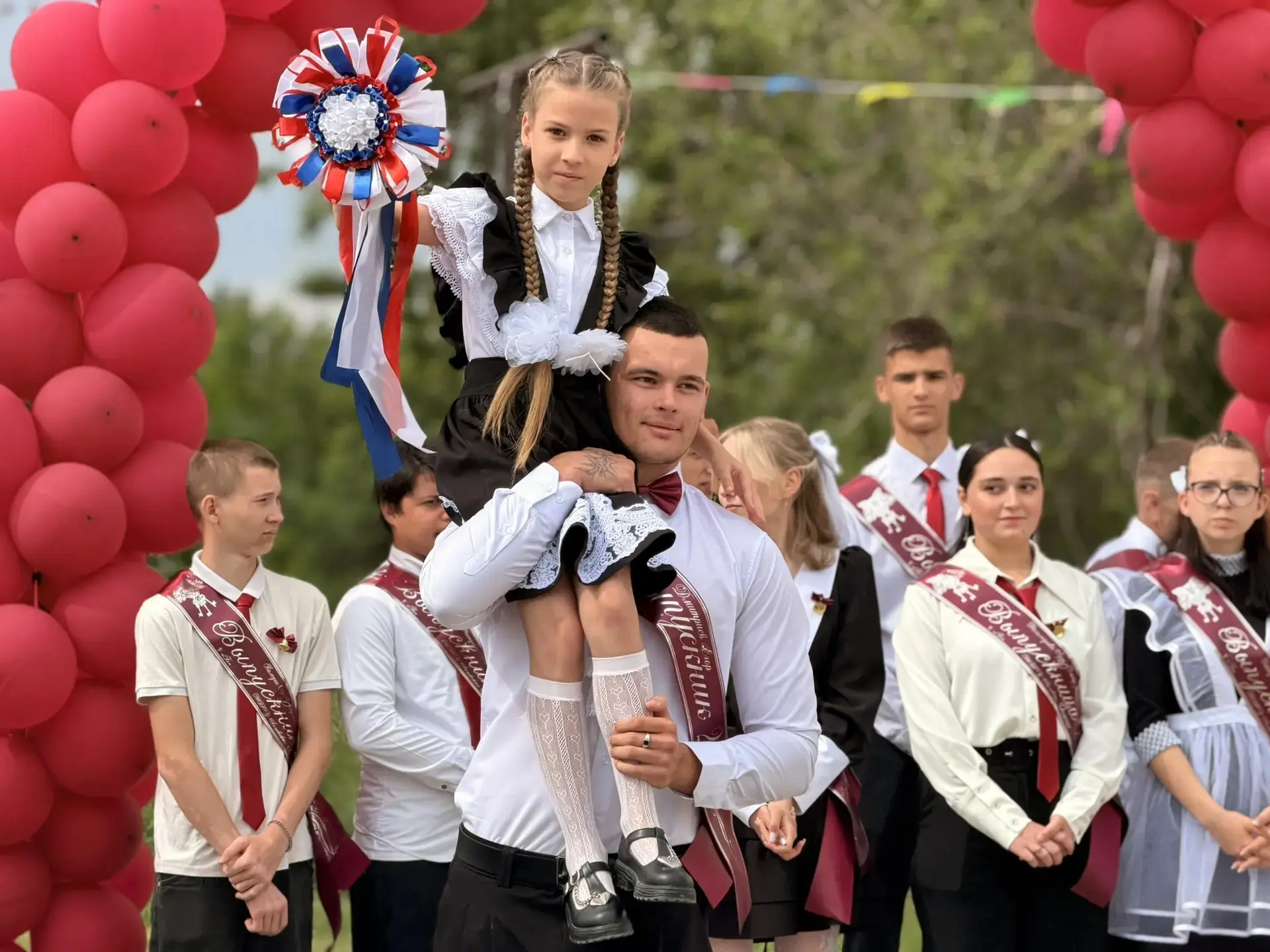 ## Последний звонок: волнительный праздник и новые горизонты