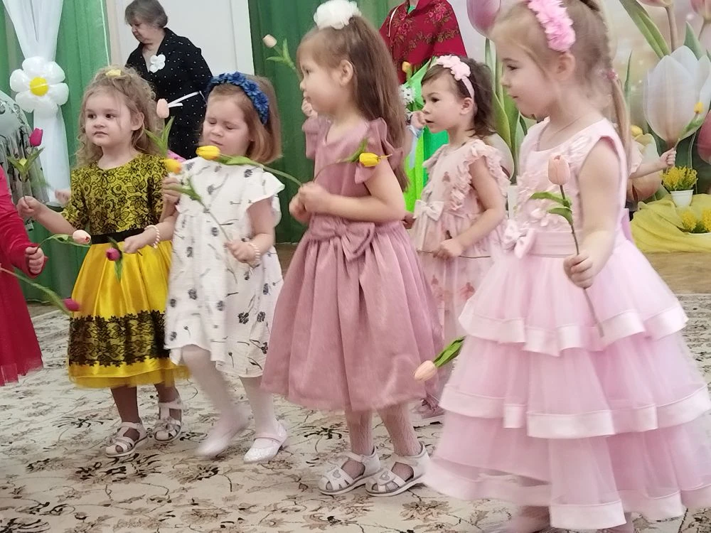 🌸 Дорогие мамочки и бабушки! 🌸  Сегодня мы в нашем детском саду отмечаем самый чудесный праздник – М