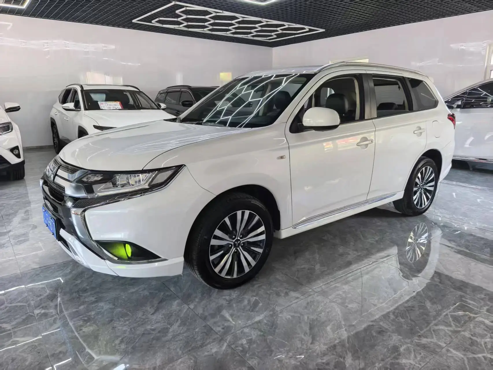 ⚡⚡⚡ Mitsubishi Outlander за 1,7 млн! Из Китая 🇨🇳

Мужики, ловите горячий вариант прямо с площадки 