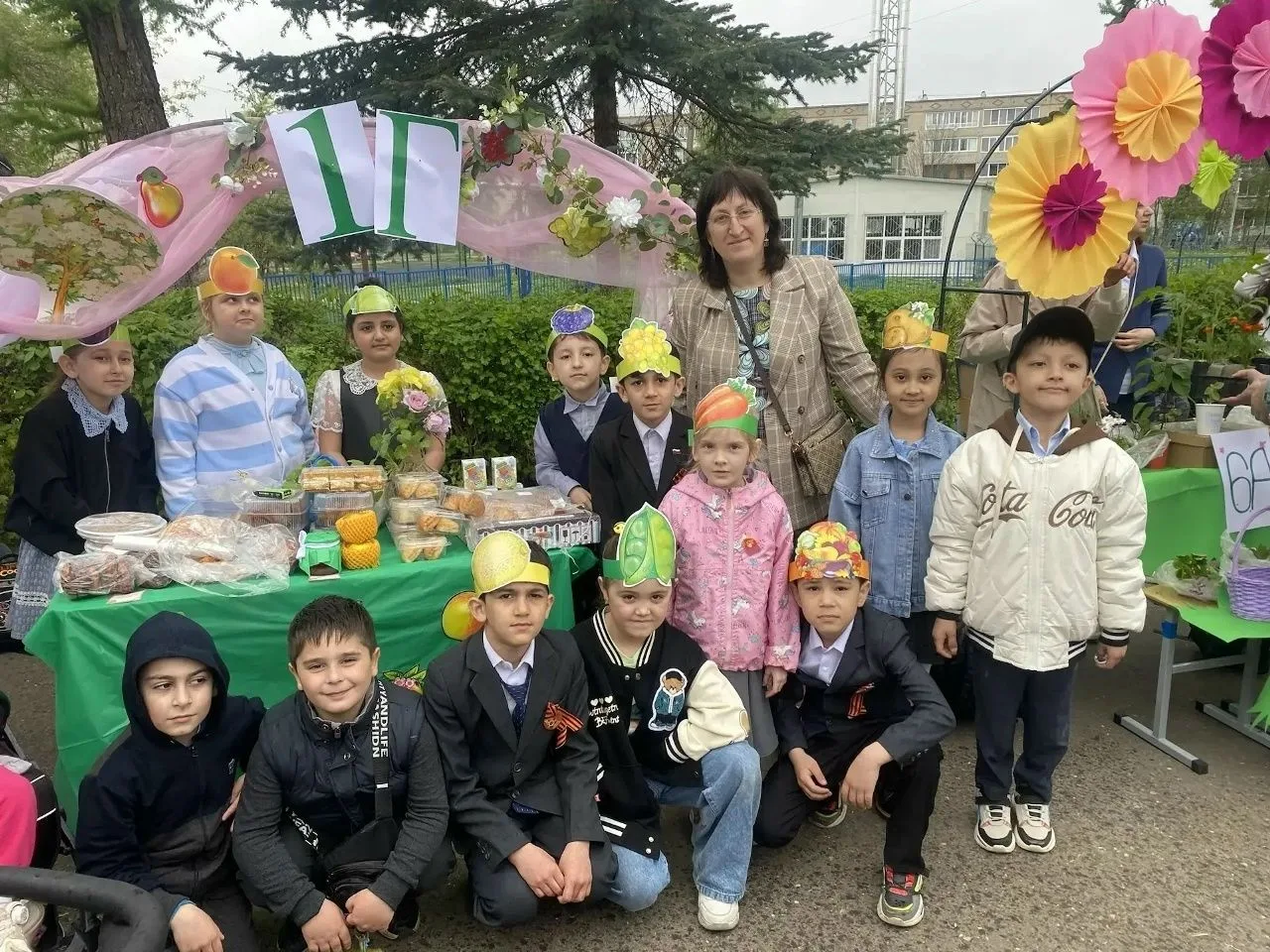 🌿 Весенний цветочный бум: как прошла благотворительная ярмарка! 🌿  ❤️ В школе царила настоящая атмос