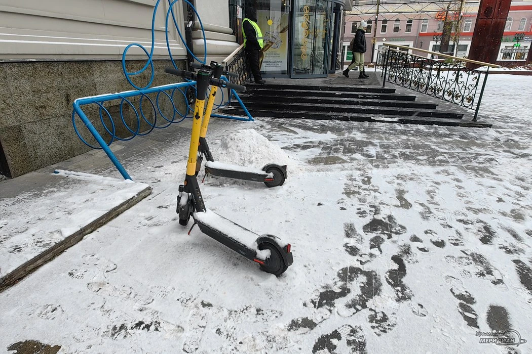 🌨 Снег прошел вечером 2 октября сразу в нескольких городах Свердловской области.